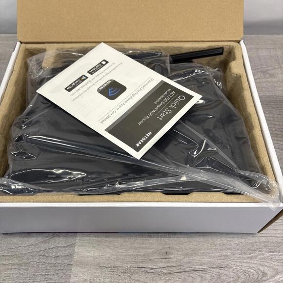 Netgear Nighthawk AC1750 (R6700v2) - Router Only No Cords - Picture 5 of 10